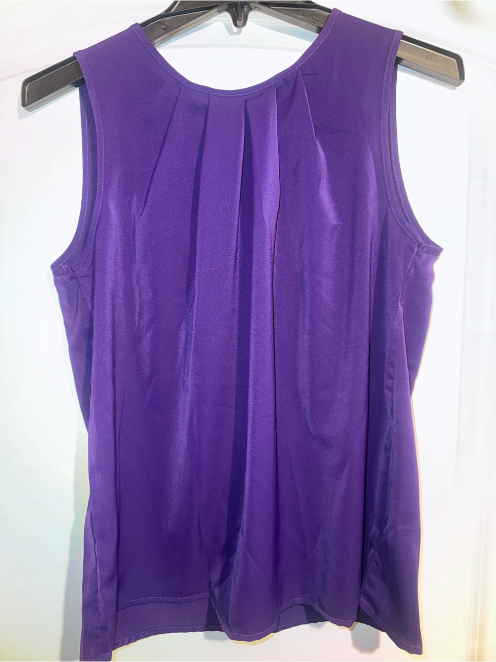 Women's Sleeveless Pleat Front Tank Top